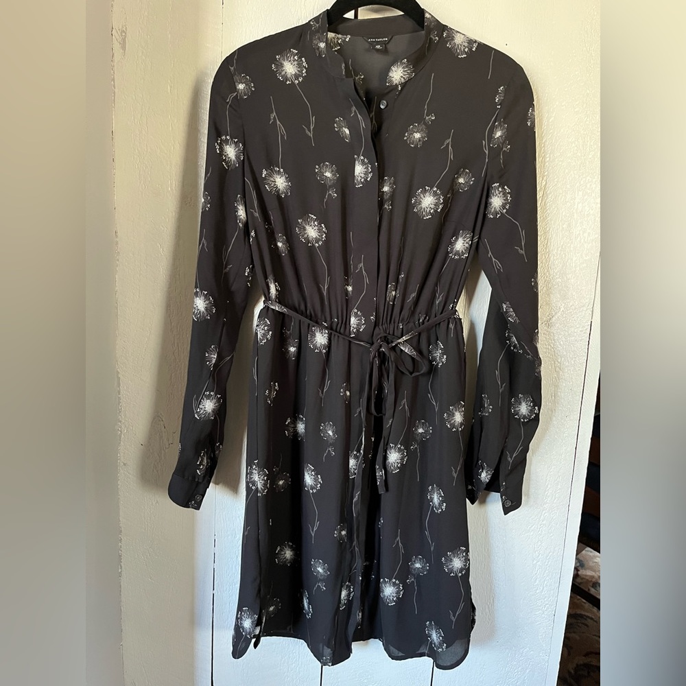 Ann Taylor button up dress with flower detail